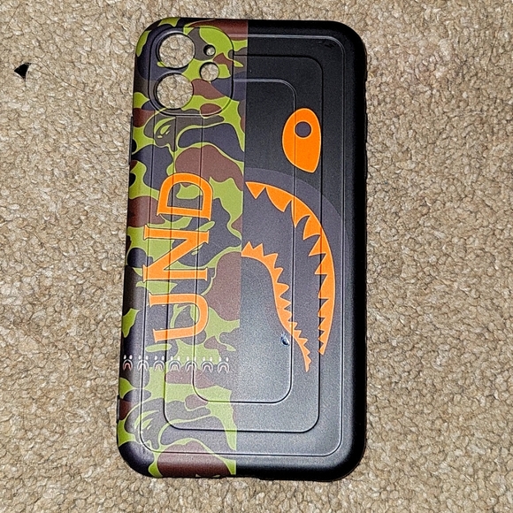 Undefeated x bape iphone 11 6.1" phone case - Picture 2 of 9